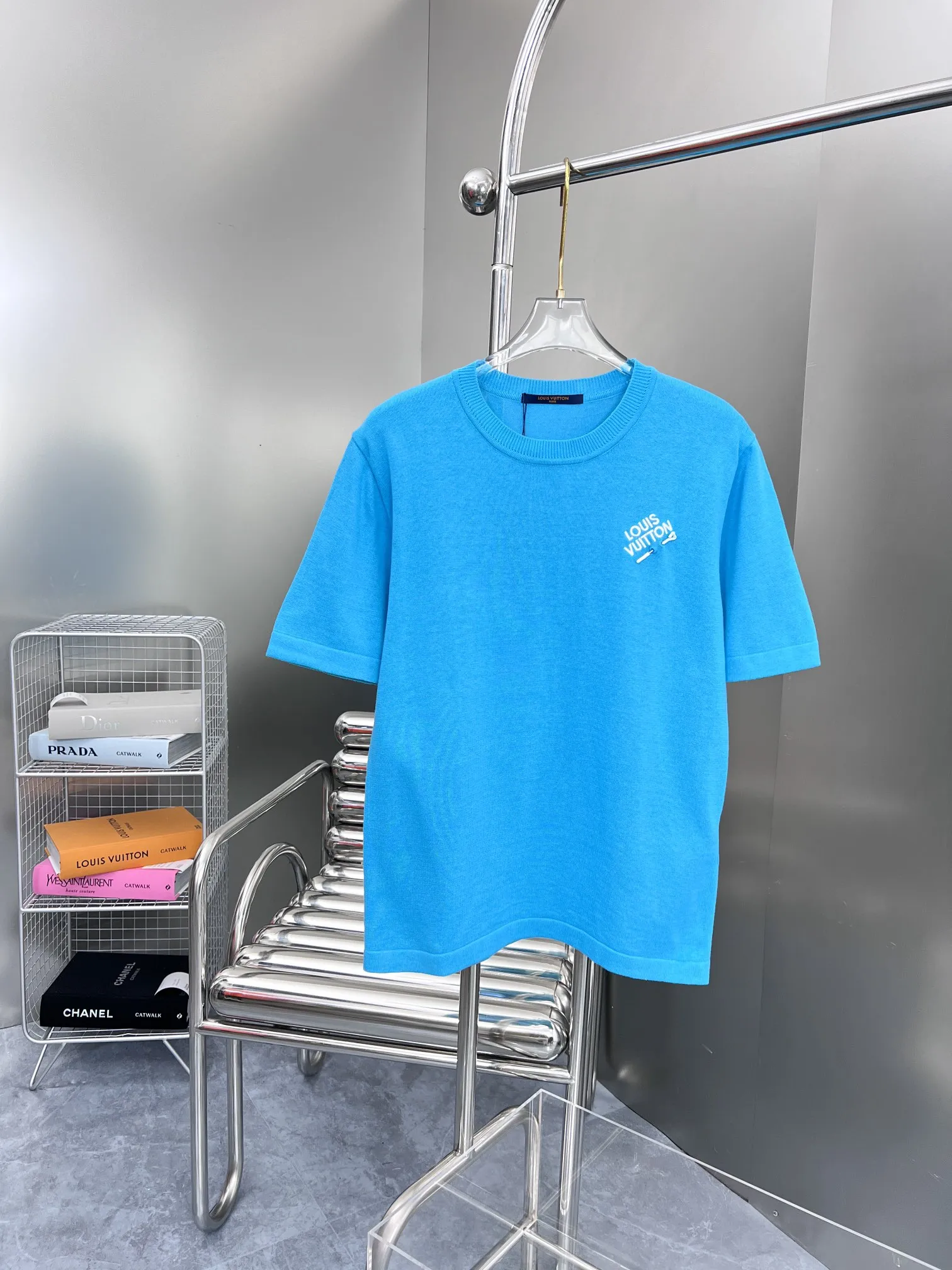 🅿️200 High Quality Lv 2025 Spring and Summer Pin🧷Short Sleeve Knitted Same as Official Website Customized Sweater Neck➕Front Chest Pin🧷Design High Density Imported Embroidery Custom Dyed Wool Yarn S M L XL